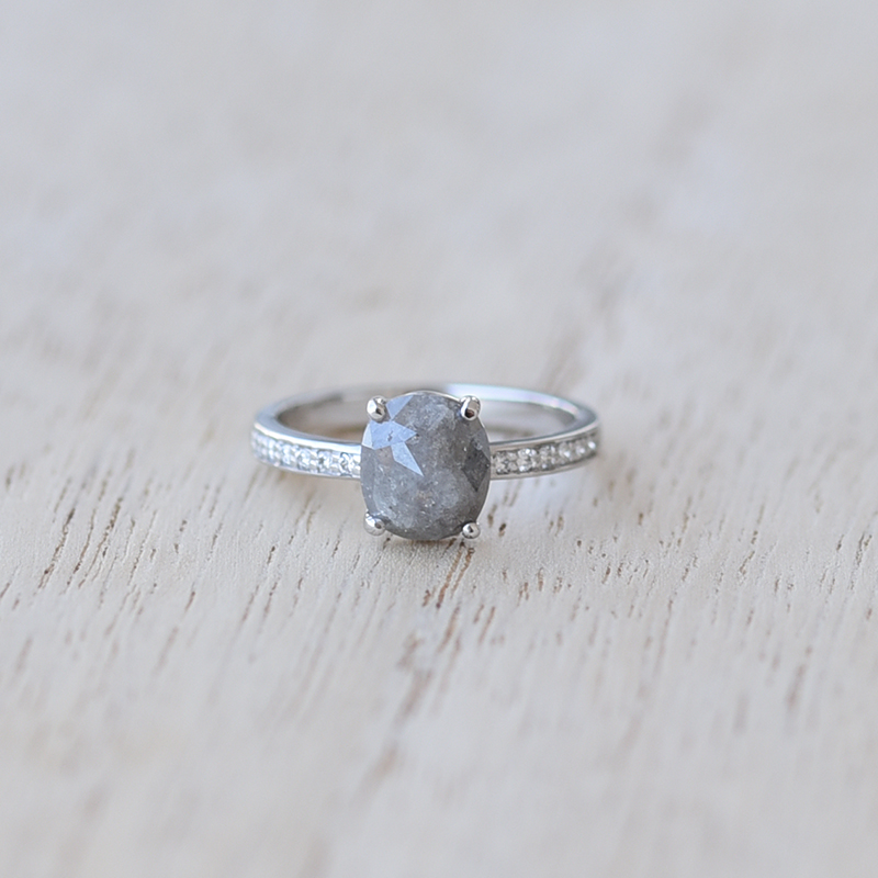 Ring mit ovalen Salt and Pepper Diamant Melisent 62372