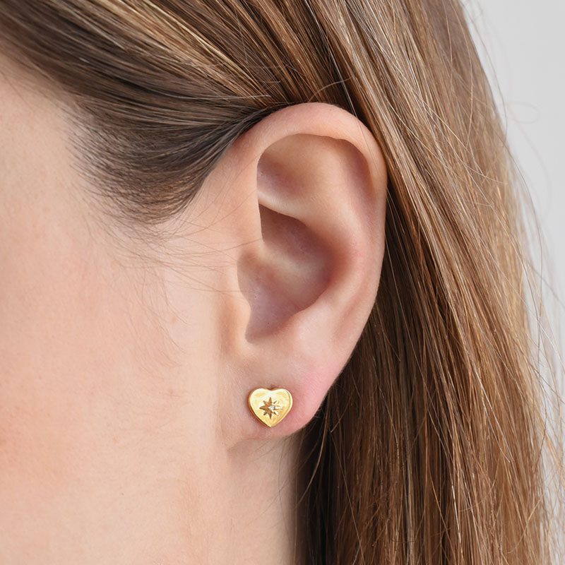Goldene Ohrringe in Herzform mit Diamanten Saral 81502