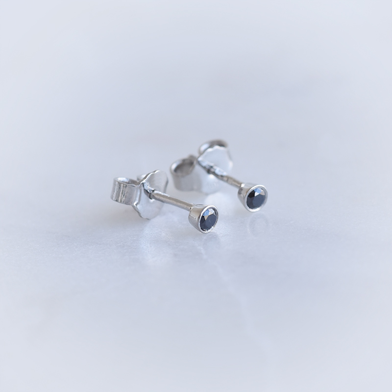 Bezel Ohrringe aus Platin mit schwarzen Diamanten Tofine 90132