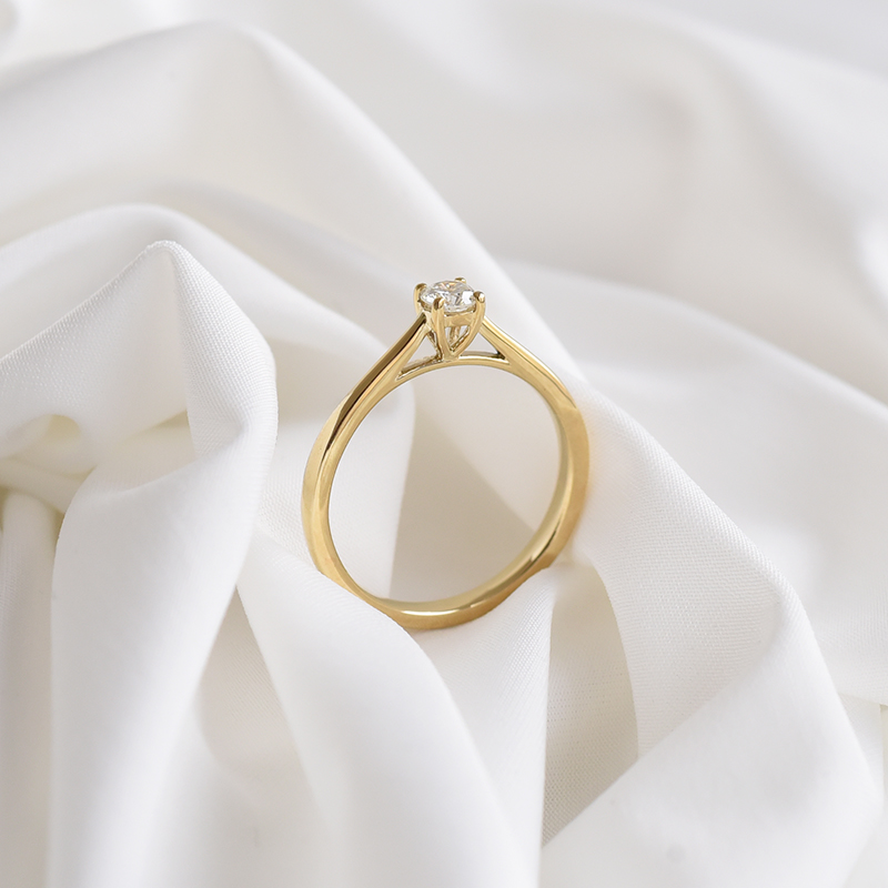 Goldener Ring mit Lab Grown Diamant und Auswahl des Karatgewichts Emilija 92082