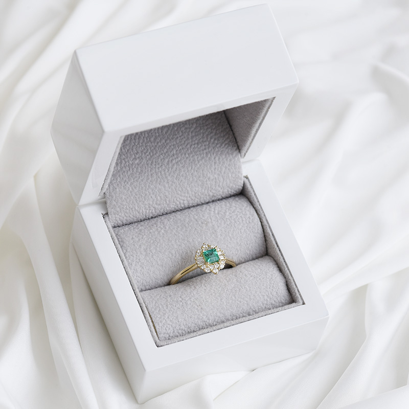 Smaragdring mit Diamanten aus Gold Chente 93452
