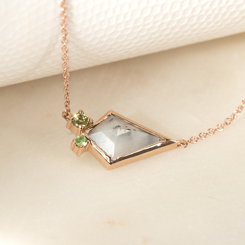 Halskette mit dendritischem Opal, Olivin und Tsavorit Granat Milly 135473