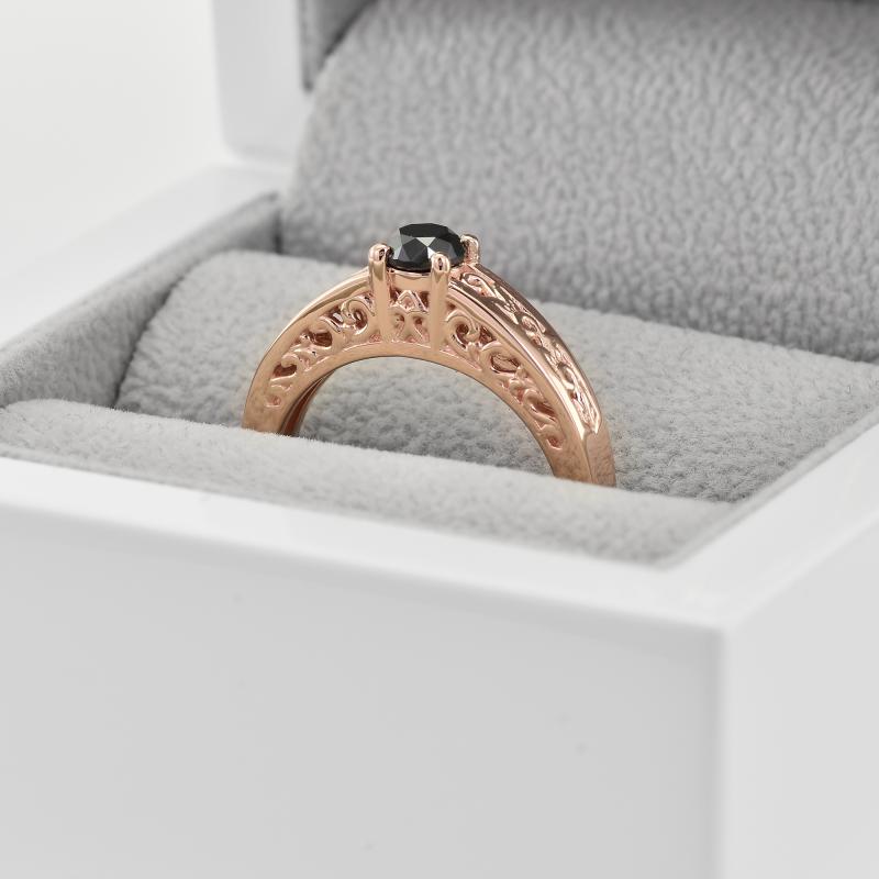 Ring in Gold mit schwarzem Diamanten in Eppi-Geschenkbox 39153