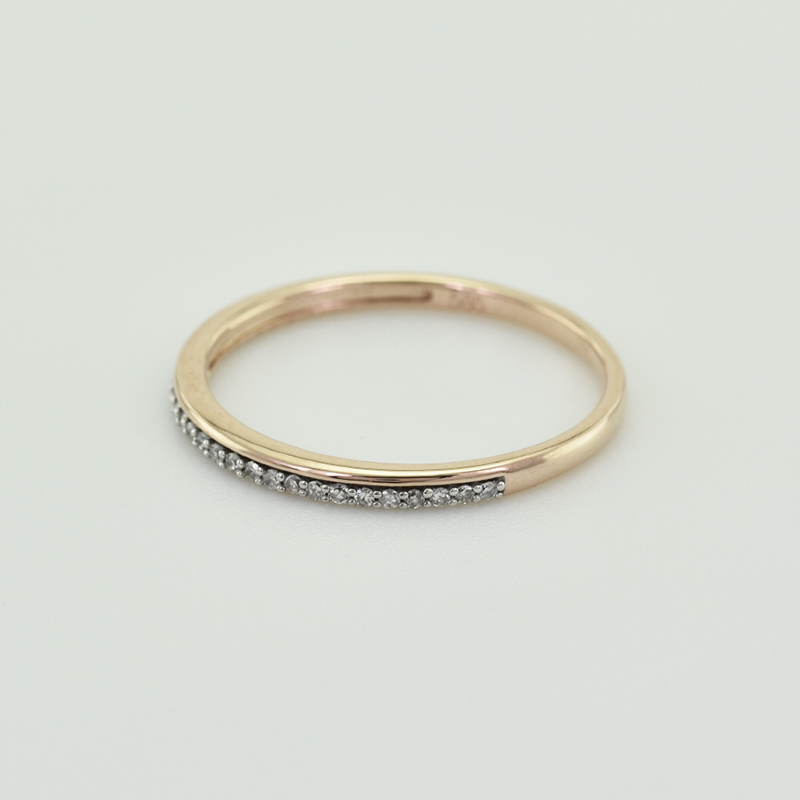 M Ring aus Gold mit Diamanten halbbesetzt Topsey 41953