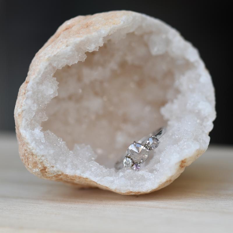 Cluster-Ring mit Salt and Pepper Diamanten und Saphir Gauma 48983