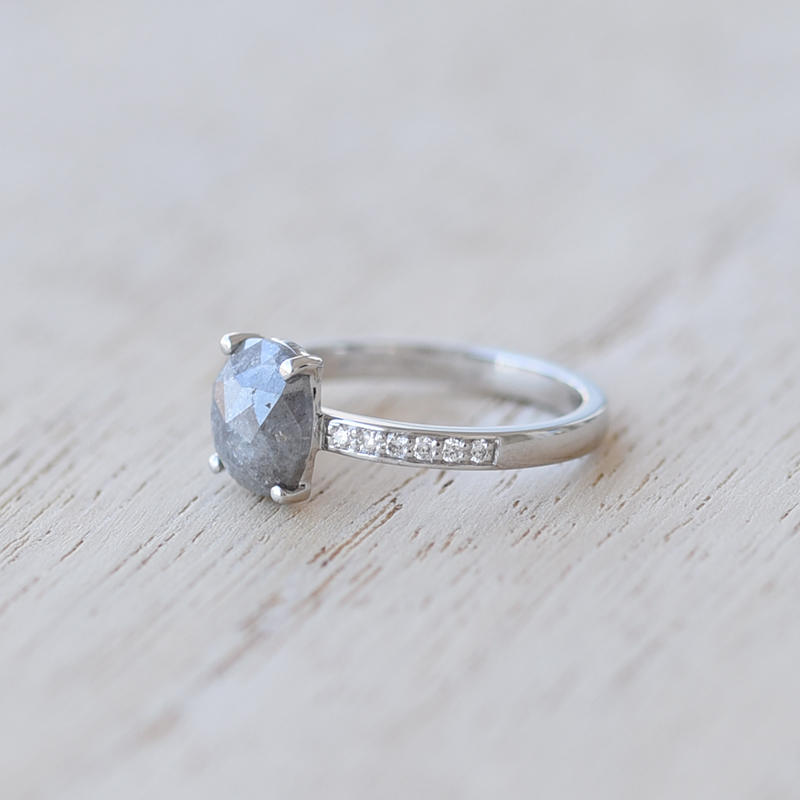 Ring mit ovalen Salt and Pepper Diamant Melisent 62373