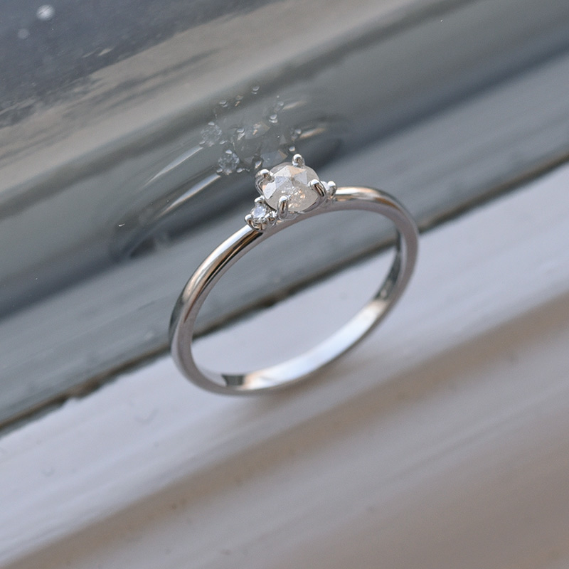 Verlobungsring mit Salt´n´Pepper Diamant Ariadne 68053