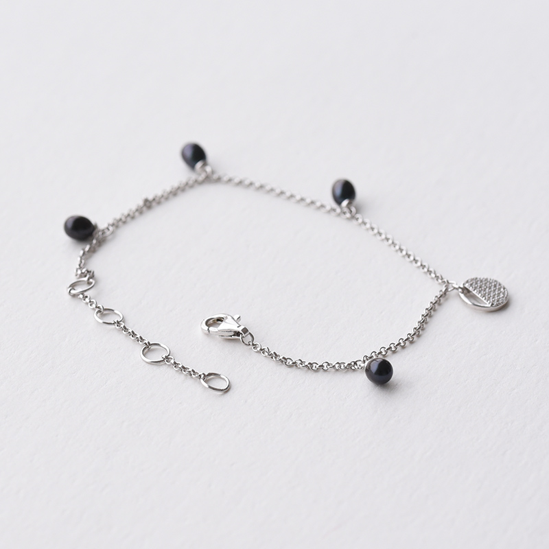 Silbernes Armband mit schwarzen Perlen und Zirkonia Emrys 74213