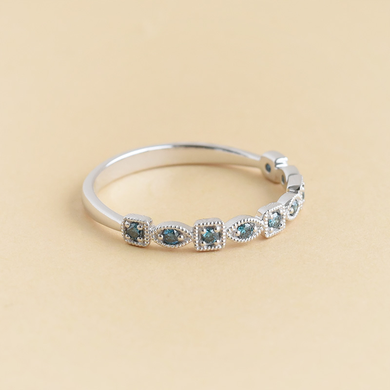 Goldener Memoire Ring mit blauen Diamanten Sanel 96303