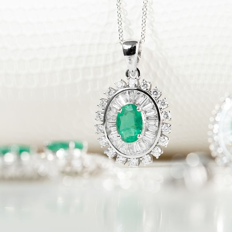 Luxuriöses Smaragd Schmuckset mit Diamanten Elyn 132104