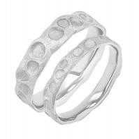 Goldene Eheringe mit atypischer Oberfläche Iris