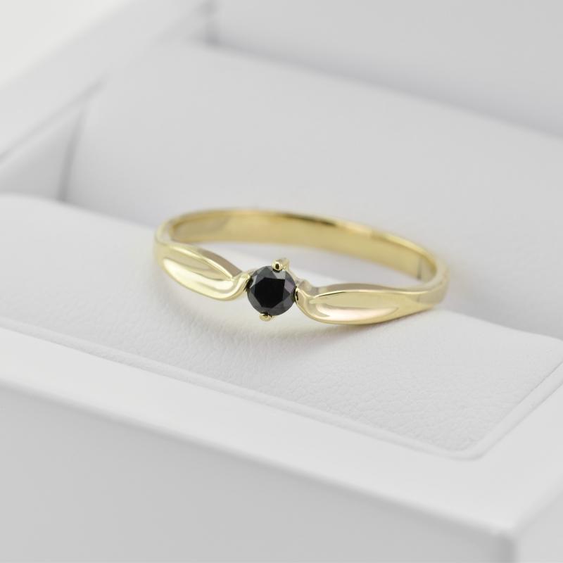 Ring mit schwarzem Diamant 19574