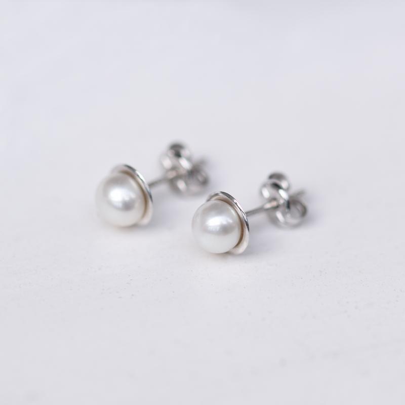 Minimalistische Perlenohrringe aus Weißgold Carlote 48904