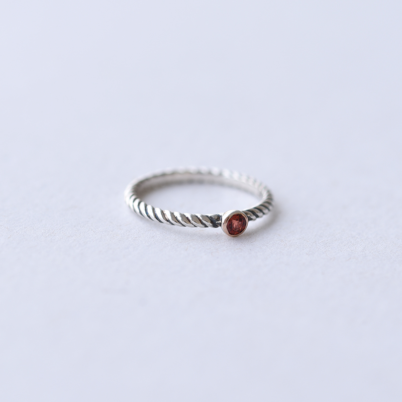 Silberner Ring mit Granat 59104