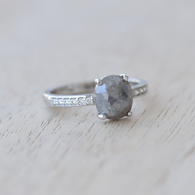 Ring mit ovalen Salt and Pepper Diamant Melisent 62374