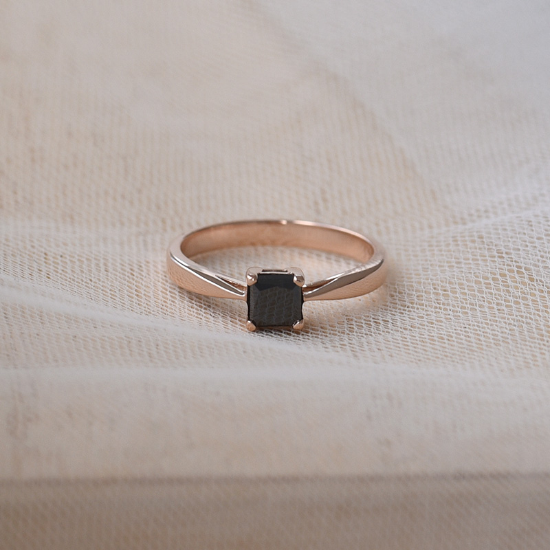 Eleganter Verlobungsring mit schwarzem Prinzess-Diamant Kalia 71924