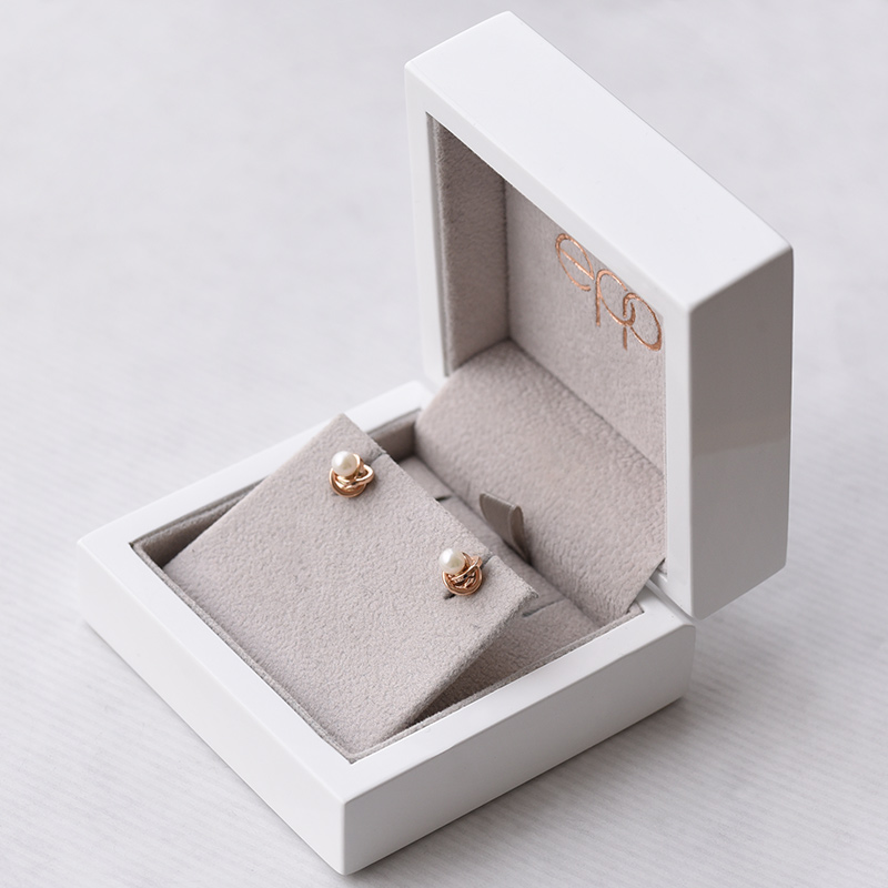 Ungewöhnliche Ohrringe aus Gold mit Perlen Chiarla 72714