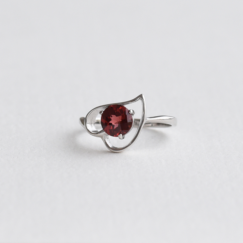 Ring in Herzform aus Silber mit Granat Vasilia 73704