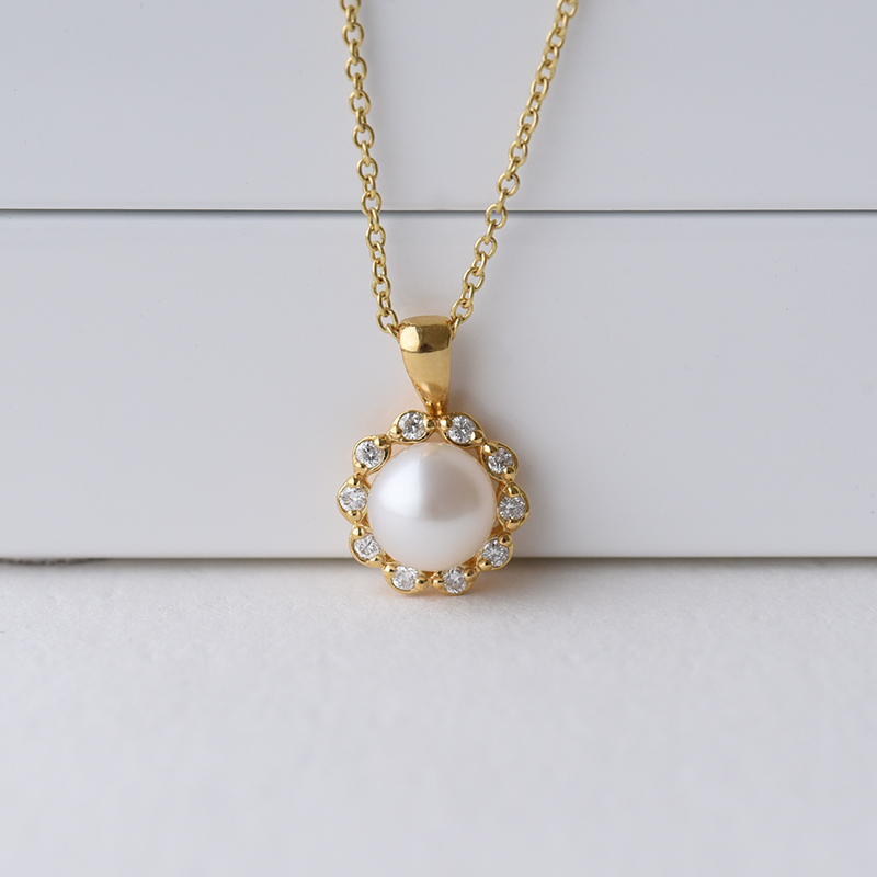 Goldene Halo-Halskette mit Perle und Diamanten Elizabella 74404
