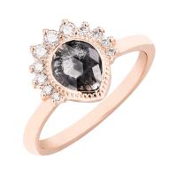 Goldener Ring mit einem Salt and Pepper Diamanten in Tropfenform und Diamanten Elysia