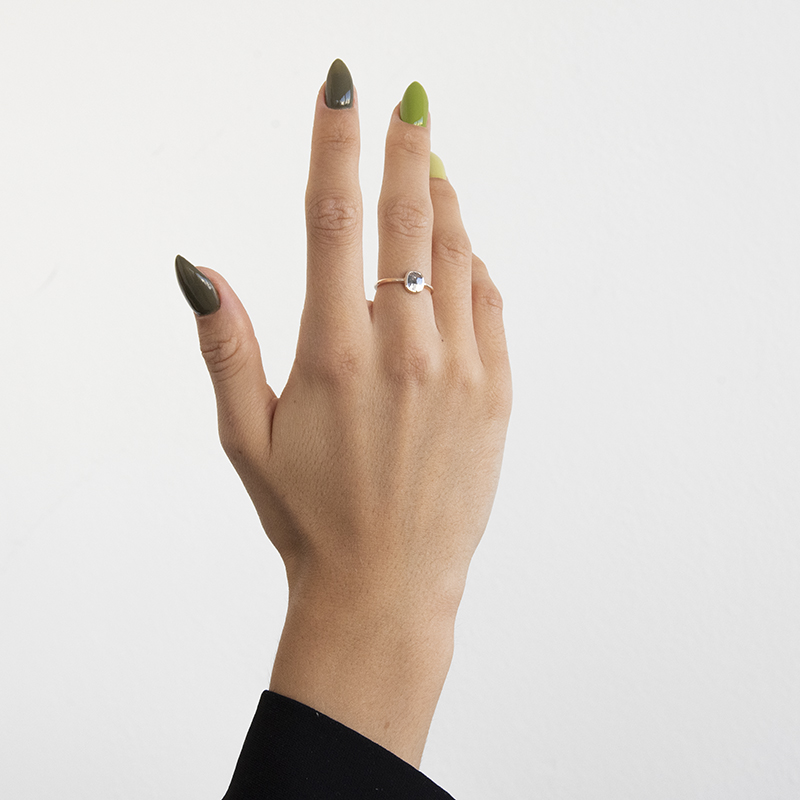 Ring mit einem Salt and Pepper Diamanten in Emerald-Form Christy 109895