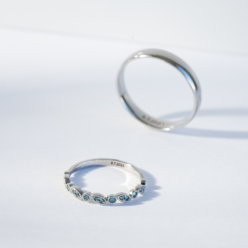 Zarter Memoire Ring mit blauen Diamanten Talita 121275