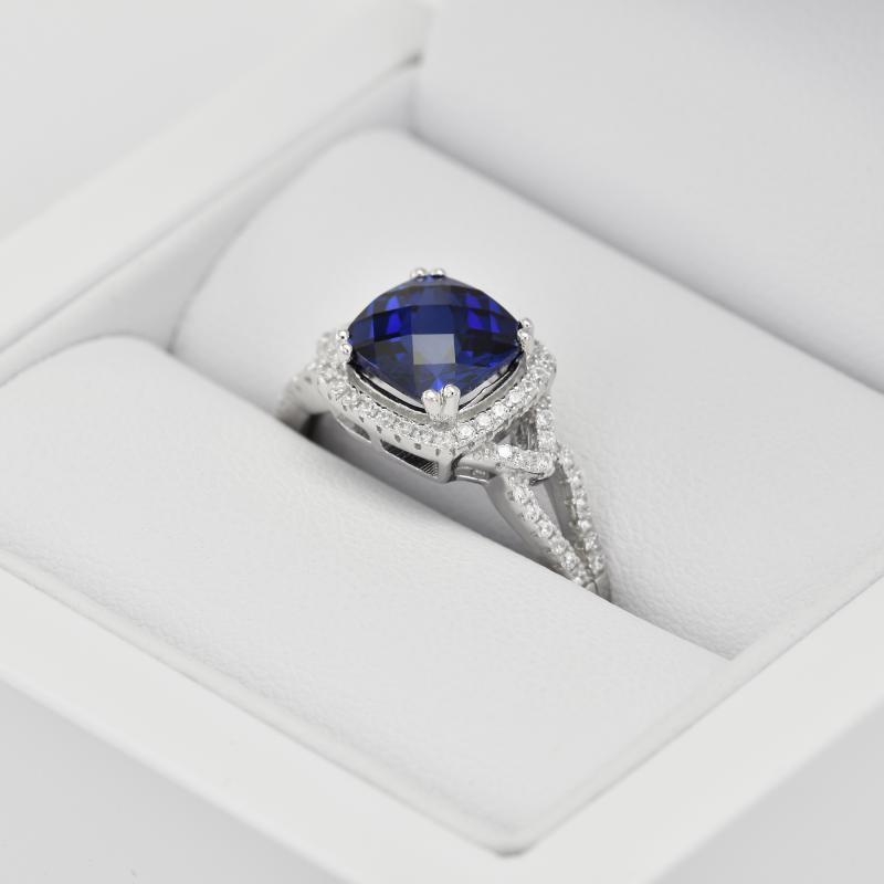 Ring mit blauem Saphir und Zirkonia in Eppi-Geschenkbox 21155