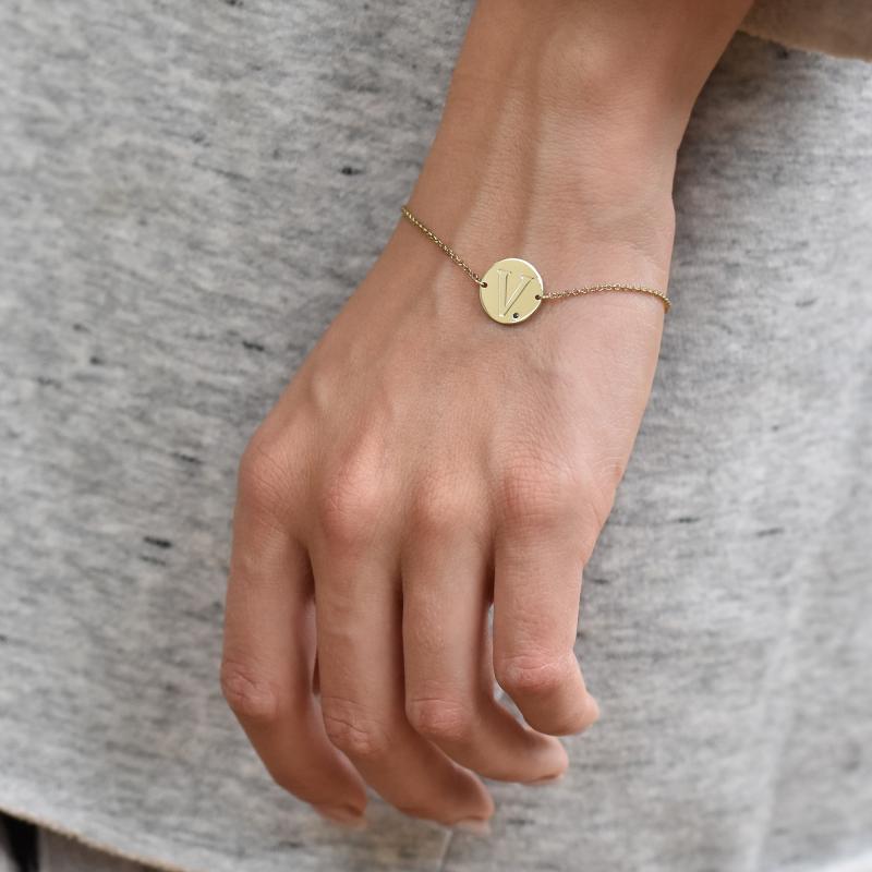Armband aus Gold mit schwarzen Diamanten und Gravur Carsten