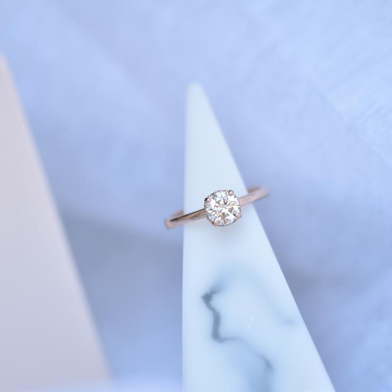 Klassischer goldener Verlobungsring mit Diamant Xela 35165