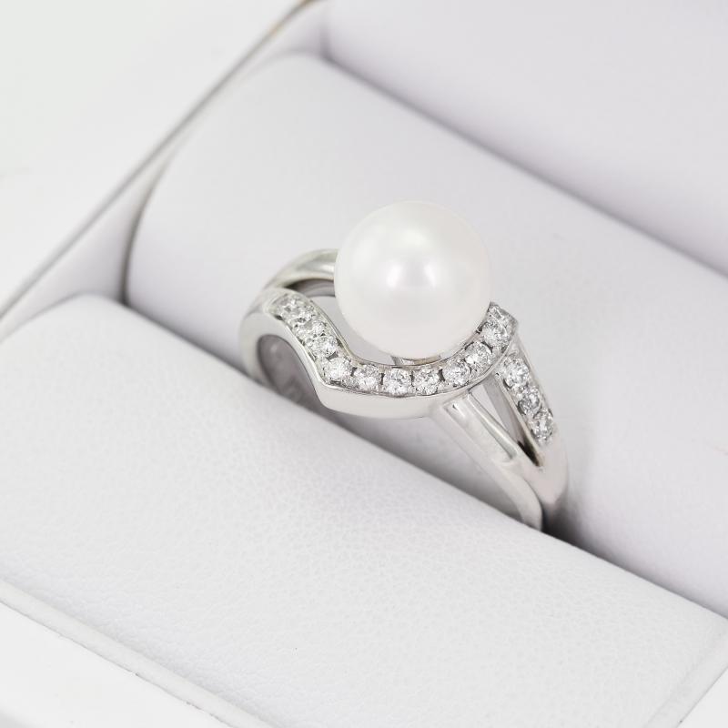 Weißgold Diamantring mit Perle in Eppi-Geschenkbox 3875