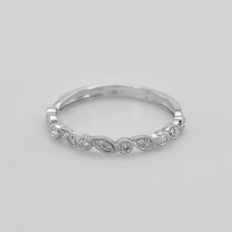 Eternity-Ring aus Gold mit Diamanten halbbesetzt Sango 42115