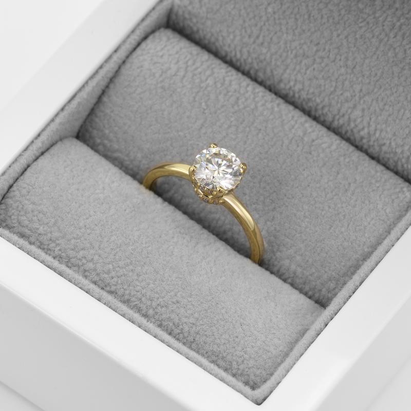 Strahlender Verlobungsring mit 0.75ct Moissanit und Diamanten Lina 49955