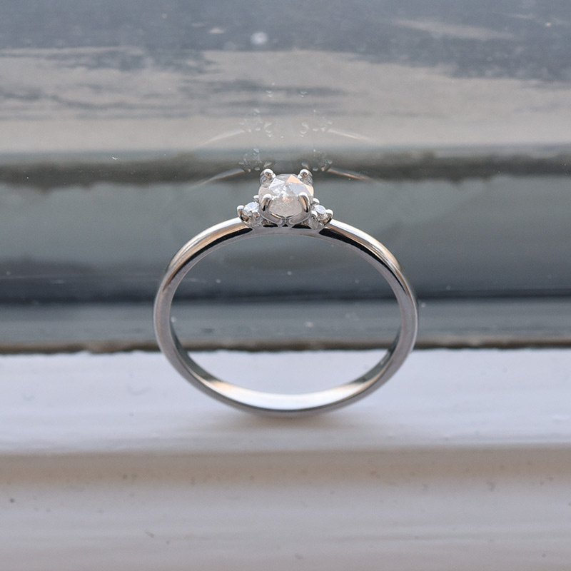 Verlobungsring mit Salt´n´Pepper Diamant Ariadne 68055
