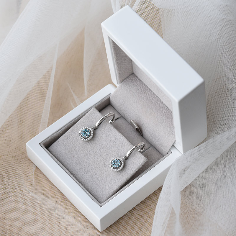 Gold Ohrringe mit blauen Topasen und DIamanten in Eppi-Geschenkbox 72345
