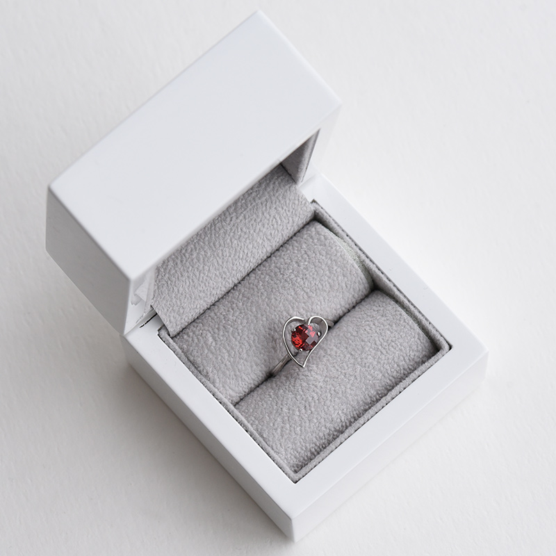 Ring in Herzform aus Silber mit Granat Vasilia 73705