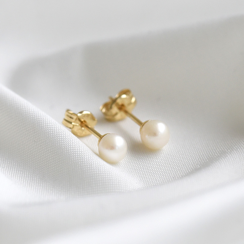 Goldene Perlenohrringe im minimalistischen Stil Norah 80915
