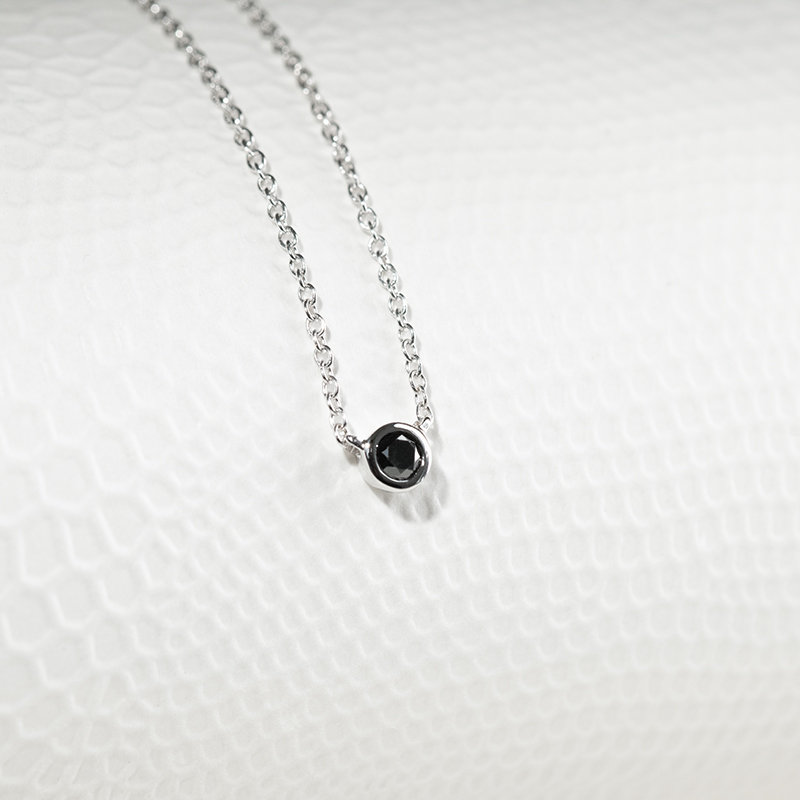 Minimalistische Halskette mit schwarzem Diamanten Glosie 132636