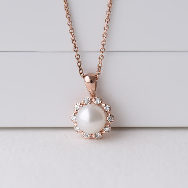 Goldene Halo-Halskette mit Perle und Diamanten Maviga 74406