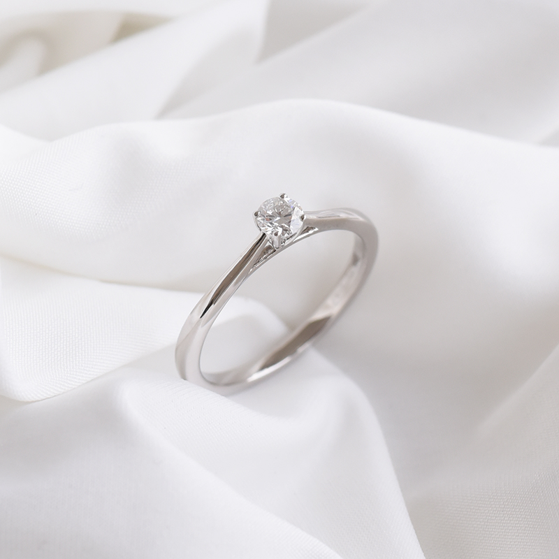 Goldener Ring mit Lab Grown Diamant und Auswahl des Karatgewichts Emilija 92076