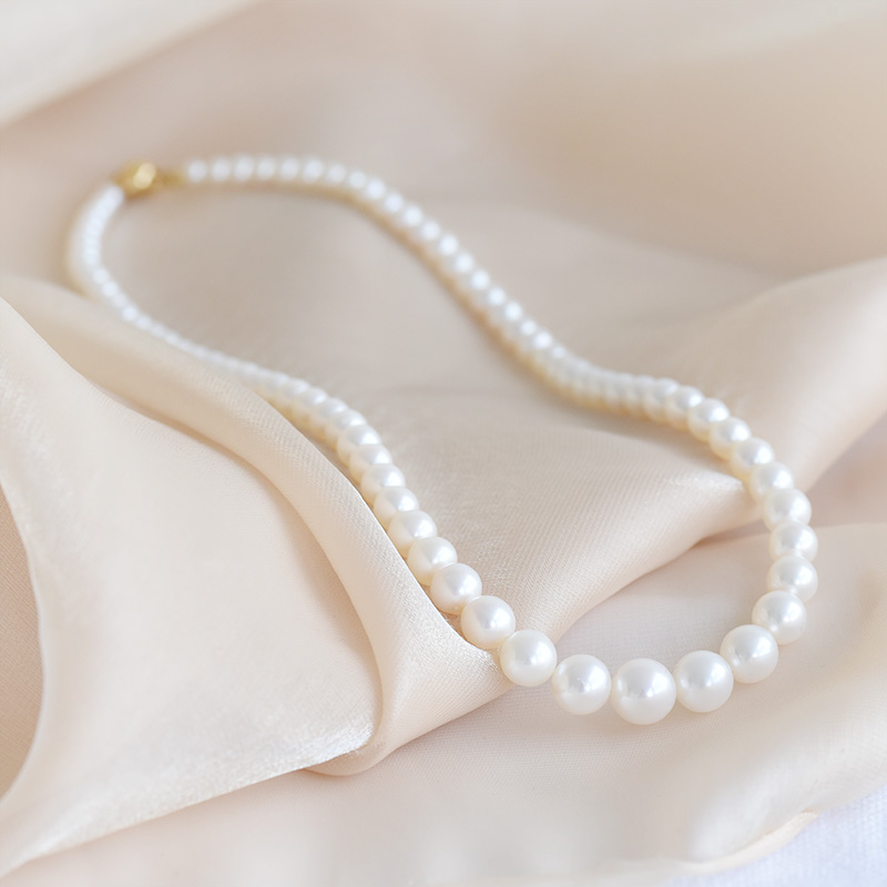 Perlenkette aus weißen Perlen Ellie 93506