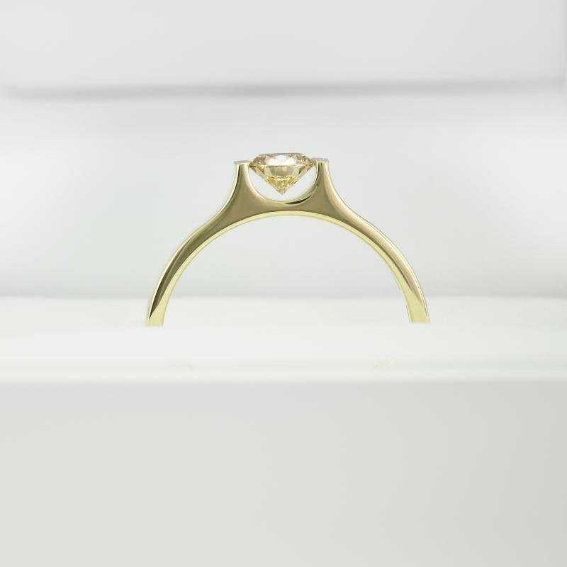 Ring mit Diamanten aus Gold 12537