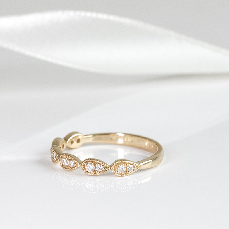 Halb-Eternity Ring aus Gold mit Diamanten Lacy 128677