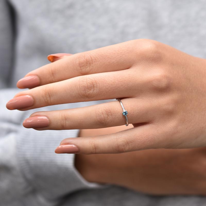 Goldener minimalistischer Ring mit London Topas Emilien 33797