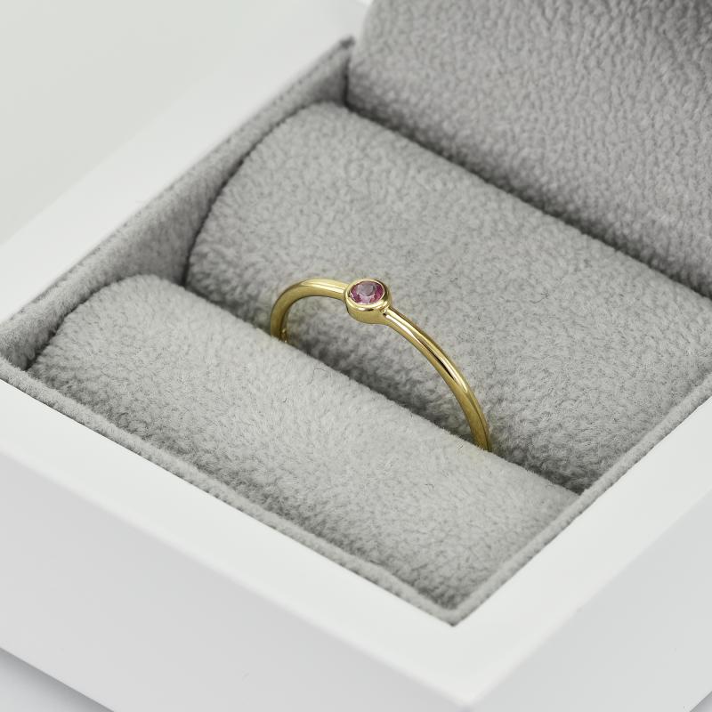 Minimalistischer Ring aus Gold mit rosa Saphir Emilien 33817