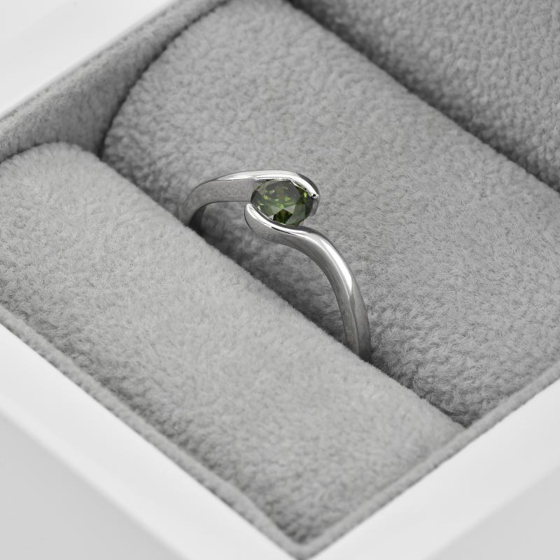 Verlobungsring aus Platin mit grünem Diamant Olwen 45237