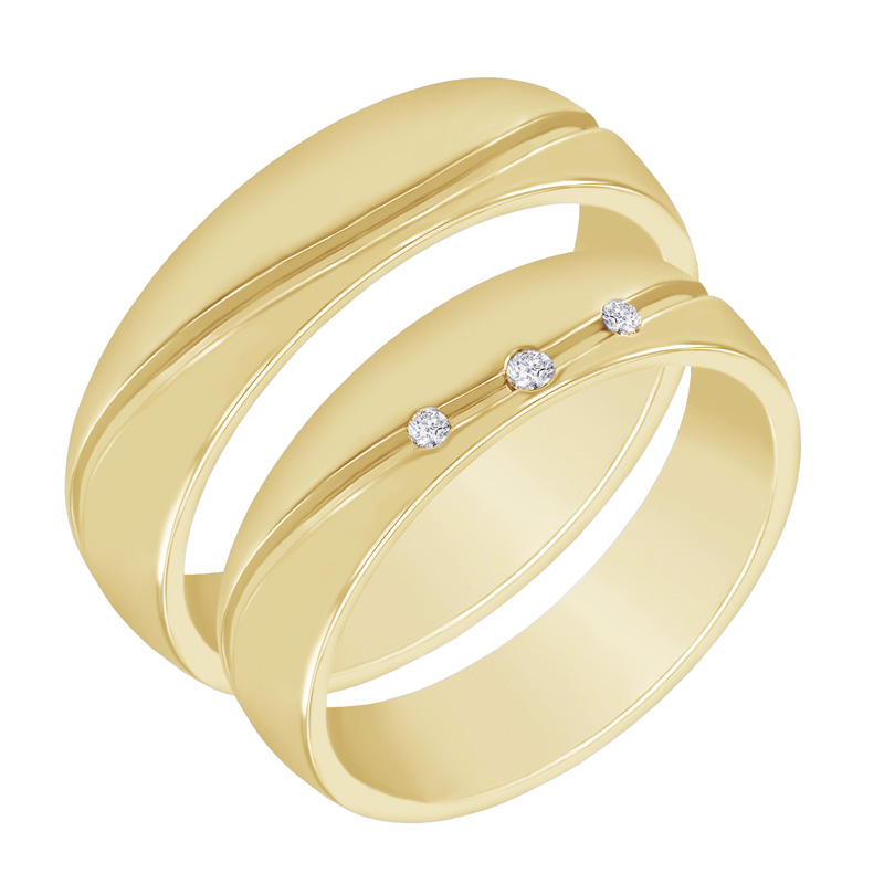 Goldener Ehering mit schlichter Gravur und Diamanten Zaila 48957