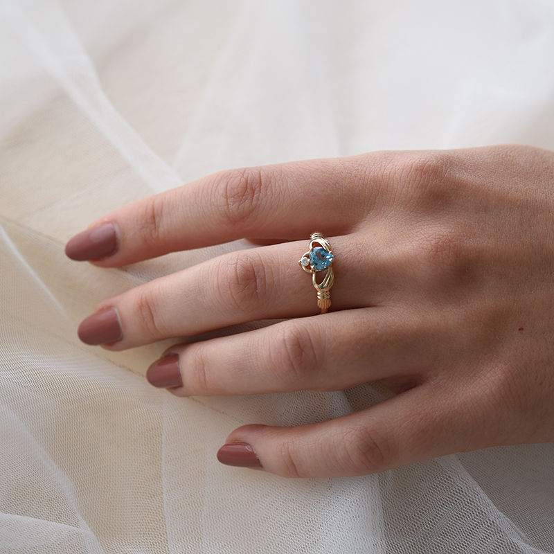 Goldener Claddagh-Ring mit Topas und Diamant Norie 63557