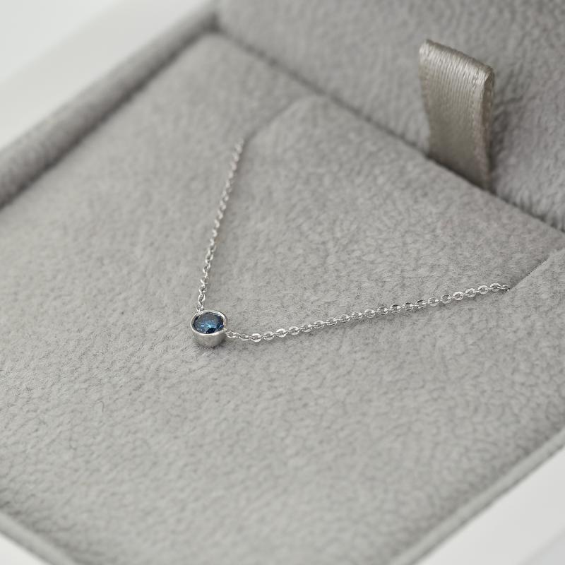 Minimalistische Halskette aus Platin mit blauem Diamant Irie 71437