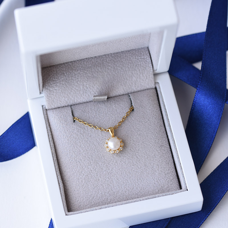 Goldene Halo-Halskette mit Perle und Diamanten Maviga 74807