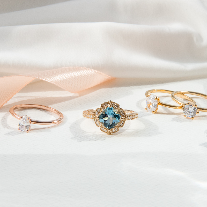 Goldener Vintagering mit blauem Topas und Diamanten Antonella 123838